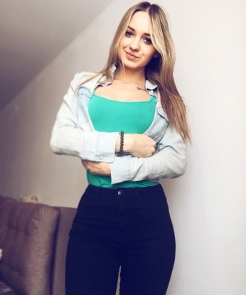 Экзотическая красотка ждет, чтобы позаботиться о тебе. Могу стать для тебя настоящей госпожой или покорной служанкой - выбор за тобой! 15568, 1997 лет